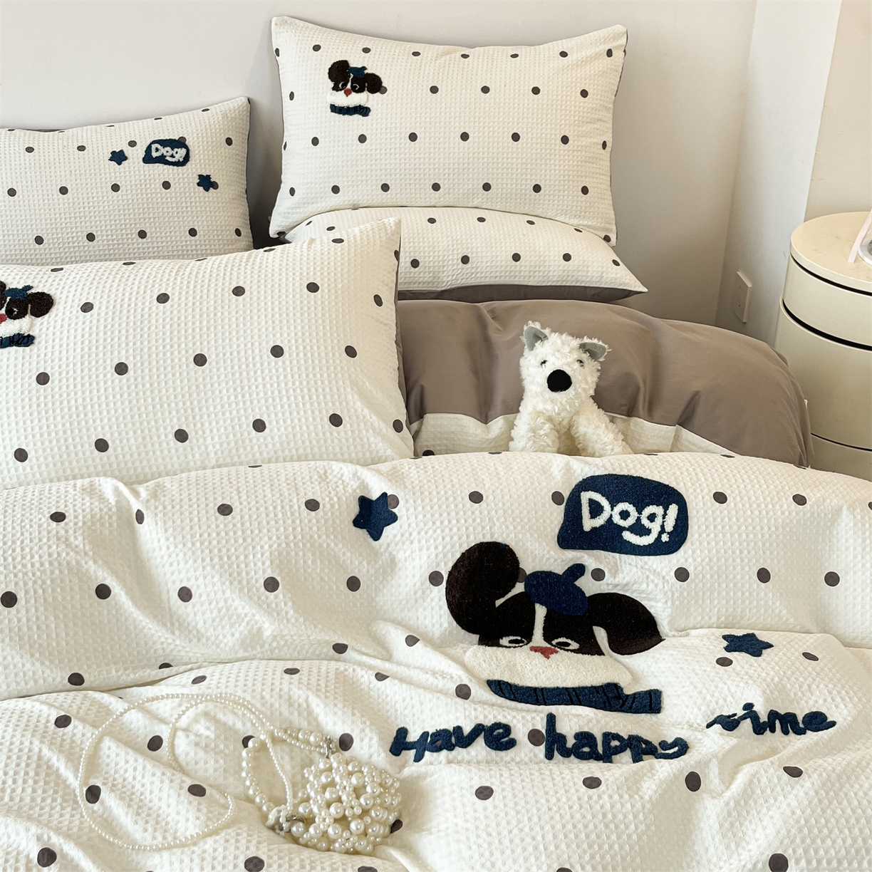 91家纺网 家纺一手货源 找家纺 笙意家纺 2026新款全棉A版华夫格B版40支毛巾绣四件套 圆点小狗