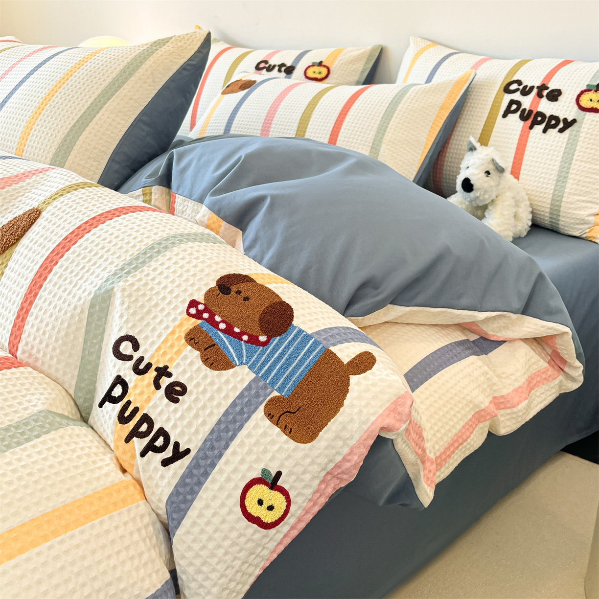 91家纺网 家纺一手货源 找家纺 笙意家纺 2026新款全棉A版华夫格B版40支毛巾绣四件套 莓莓狗