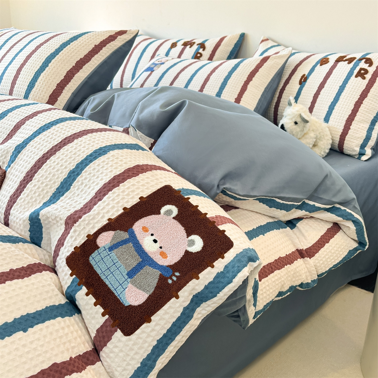 91家纺网 家纺一手货源 找家纺 笙意家纺 2026新款全棉A版华夫格B版40支毛巾绣四件套 安可拉熊