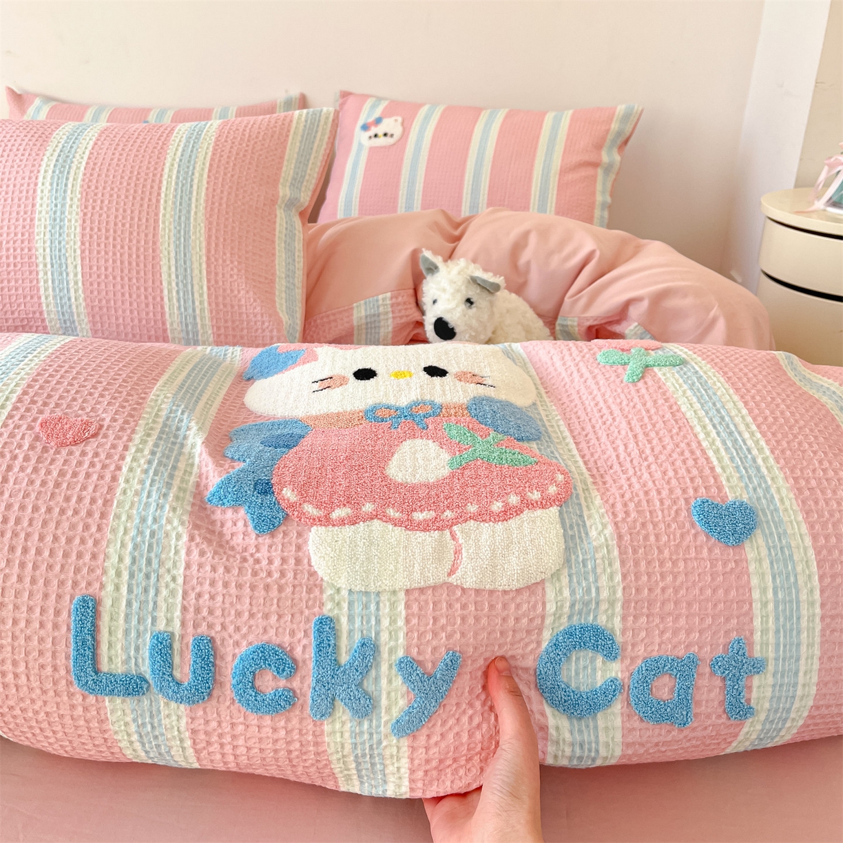 91家纺网 家纺一手货源 找家纺 笙意家纺 2026新款全棉A版华夫格B版40支毛巾绣四件套 咪咪小猫