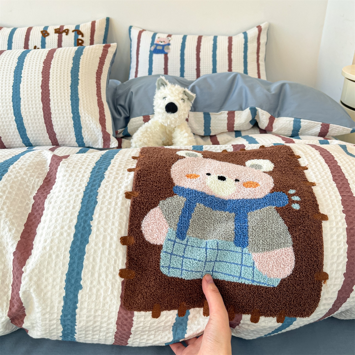 91家纺网 家纺一手货源 找家纺 笙意家纺 2026新款全棉A版华夫格B版40支毛巾绣四件套 安可拉熊