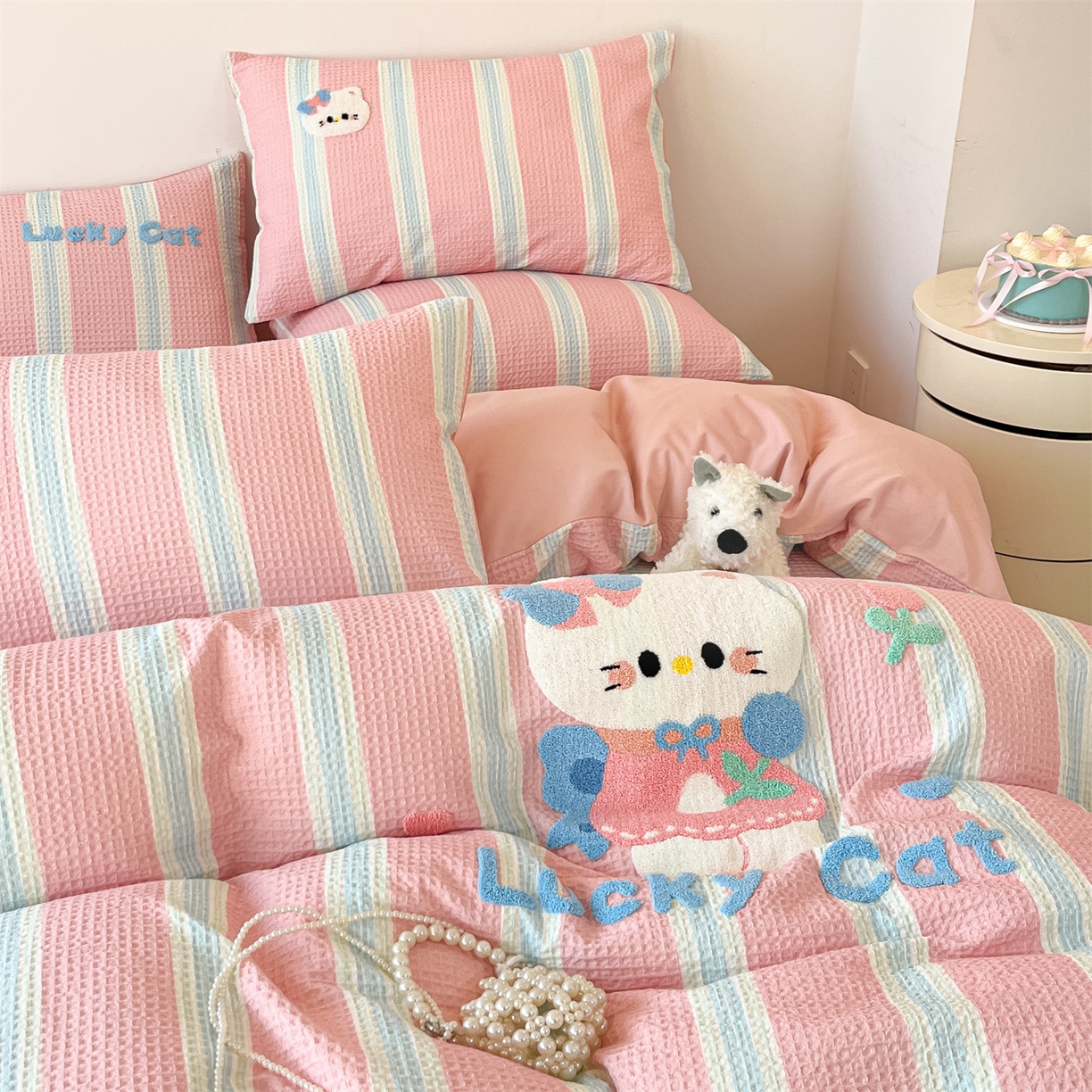 91家纺网 家纺一手货源 找家纺 笙意家纺 2026新款全棉A版华夫格B版40支毛巾绣四件套 咪咪小猫