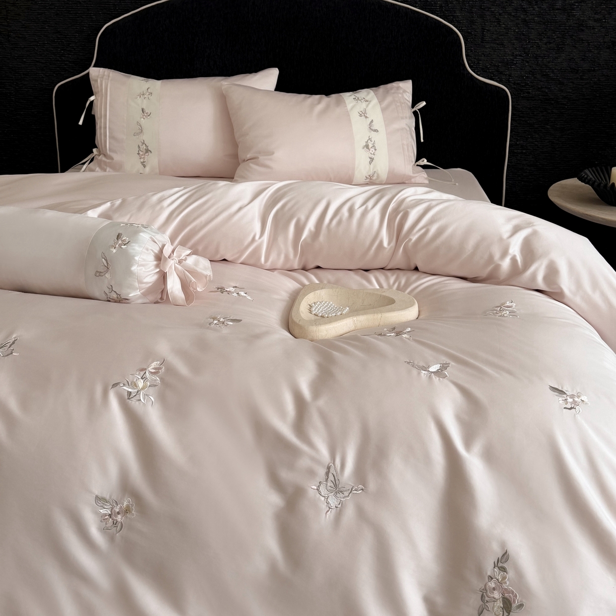 91家纺网 家纺一手货源 找家纺 （总）鹿班家居 2026新款100s长绒棉纯棉刺绣四件套-境花辞（标准会员-20元）