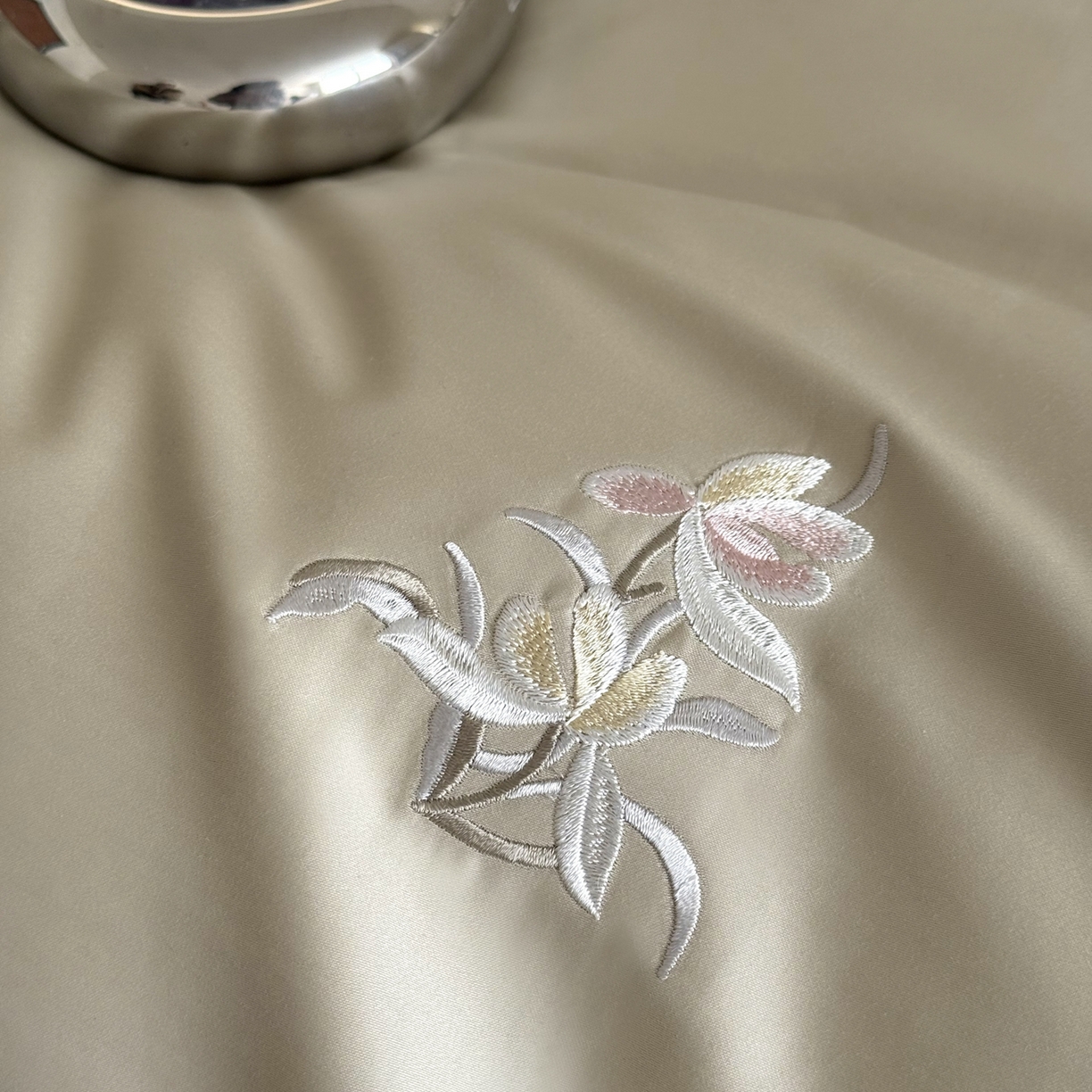 91家纺网 家纺一手货源 找家纺 鹿班家居 2026新款100s长绒棉纯棉刺绣四件套-境花辞（标准会员-20元） 境花辞-水绿