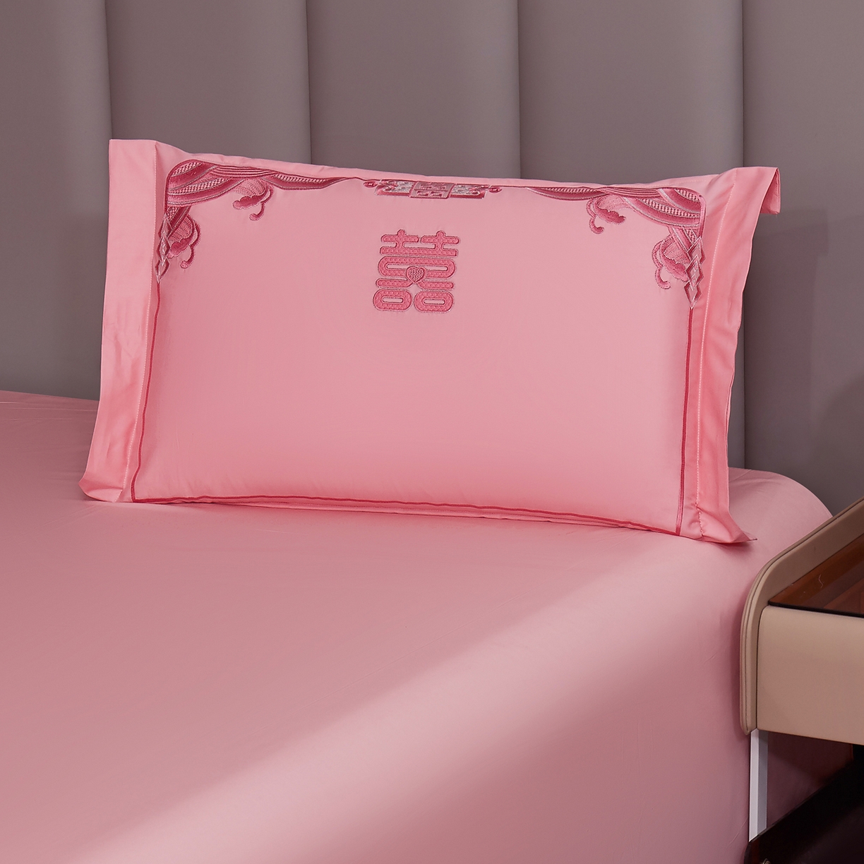 91家纺网 家纺一手货源 找家纺 浩情国际婚庆供货中心 2026新款100%全棉长绒棉纯棉婚庆四件套结婚刺绣六件套多件套长期供货 （提供买家秀） 红粉佳人-粉玉