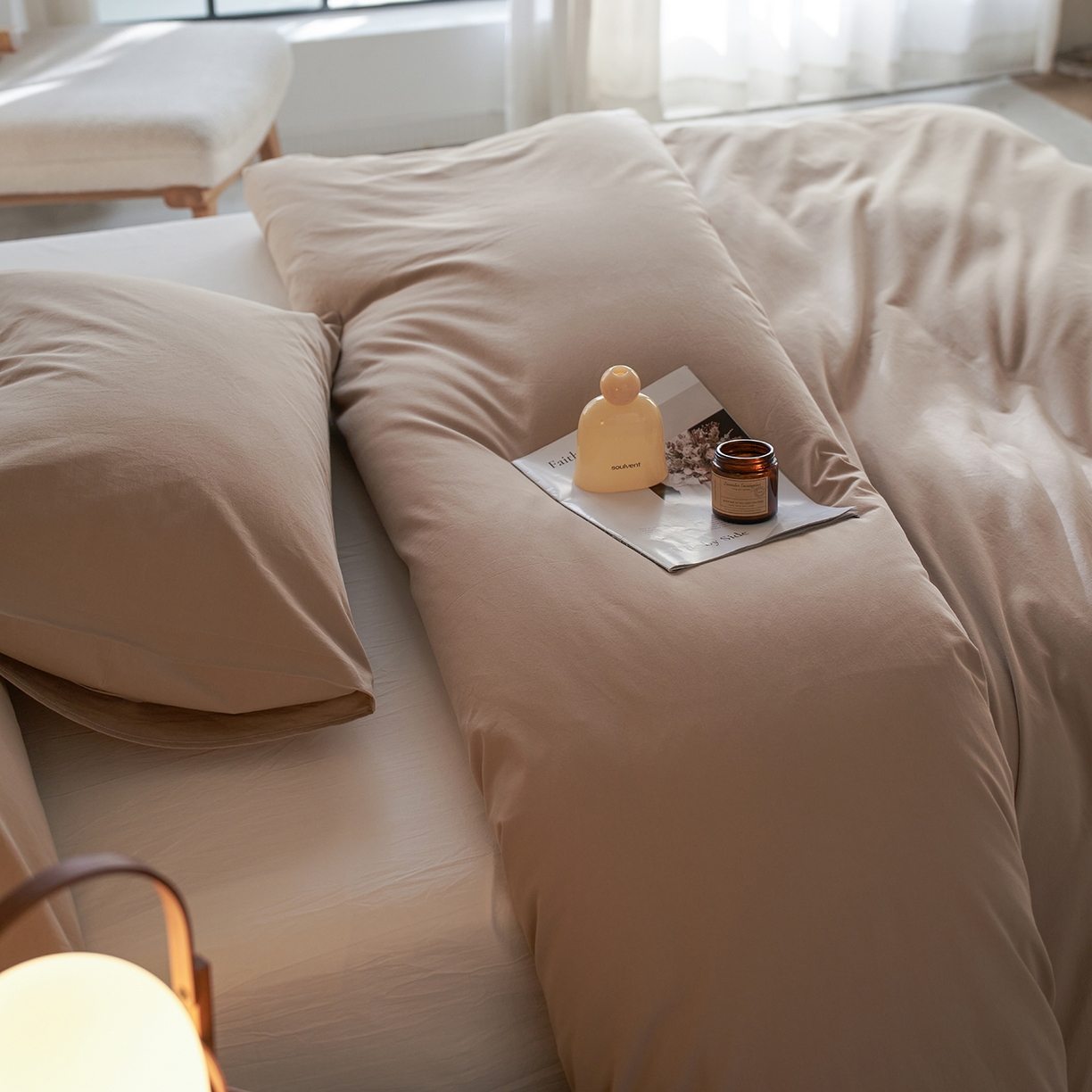 91家纺网 家纺一手货源 找家纺 轩和家居 2026新款全棉高支旧感砂洗长绒棉拼色四件套 秋麦色+浅云白