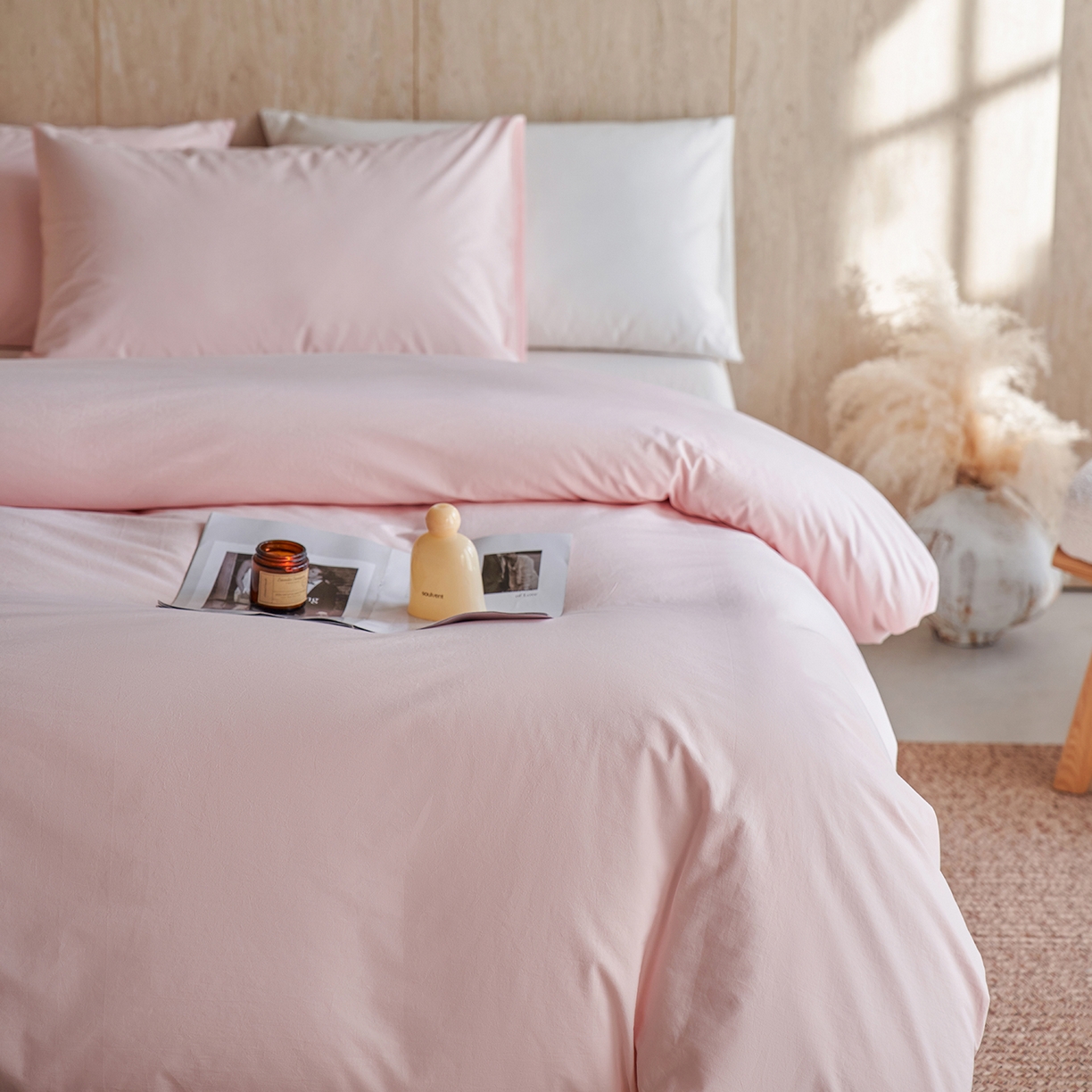 91家纺网 家纺一手货源 找家纺 轩和家居 2026新款全棉高支旧感砂洗长绒棉拼色四件套 薄樱粉+浅云白