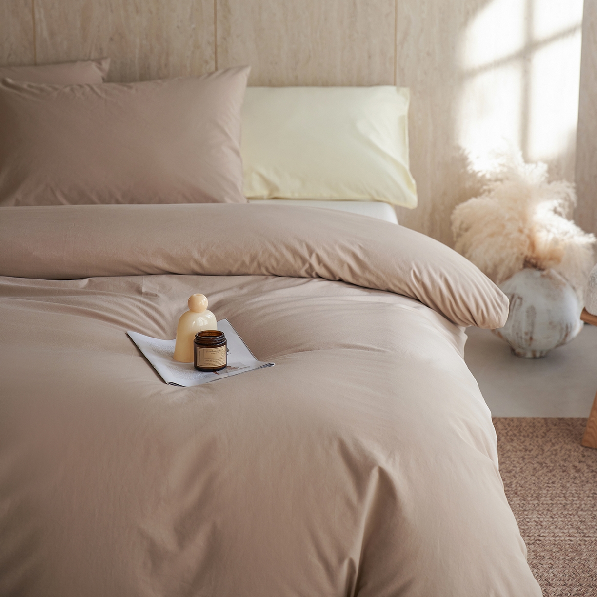 91家纺网 家纺一手货源 找家纺 轩和家居 2026新款全棉高支旧感砂洗长绒棉拼色四件套 秋麦色+浅云白