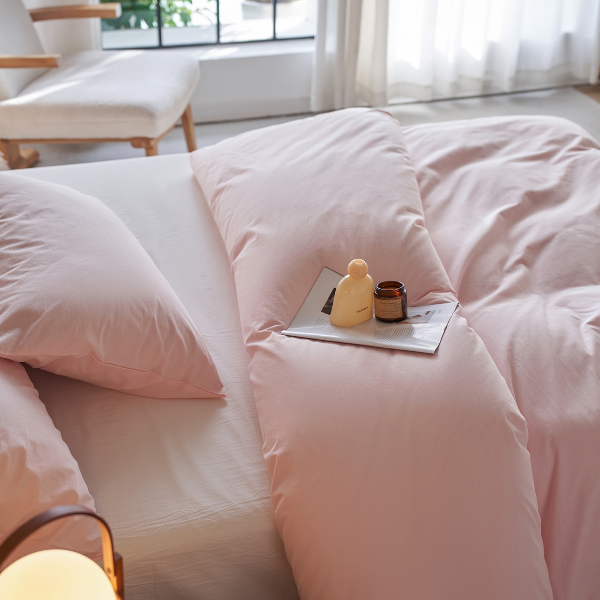 91家纺网 家纺一手货源 找家纺 轩和家居 2026新款全棉高支旧感砂洗长绒棉拼色四件套 薄樱粉+浅云白