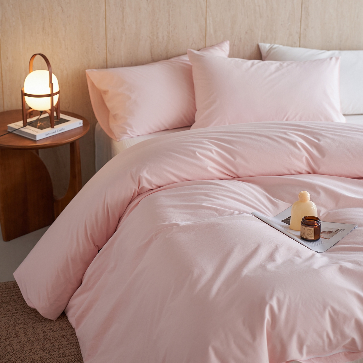 91家纺网 家纺一手货源 找家纺 轩和家居 2026新款全棉高支旧感砂洗长绒棉拼色四件套 薄樱粉+浅云白