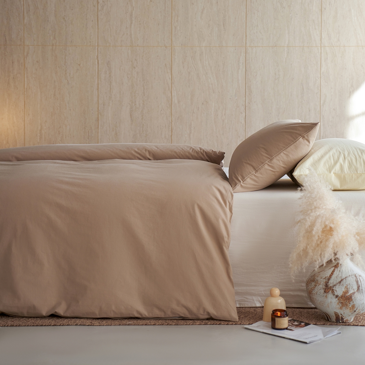 91家纺网 家纺一手货源 找家纺 轩和家居 2026新款全棉高支旧感砂洗长绒棉拼色四件套 秋麦色+浅云白