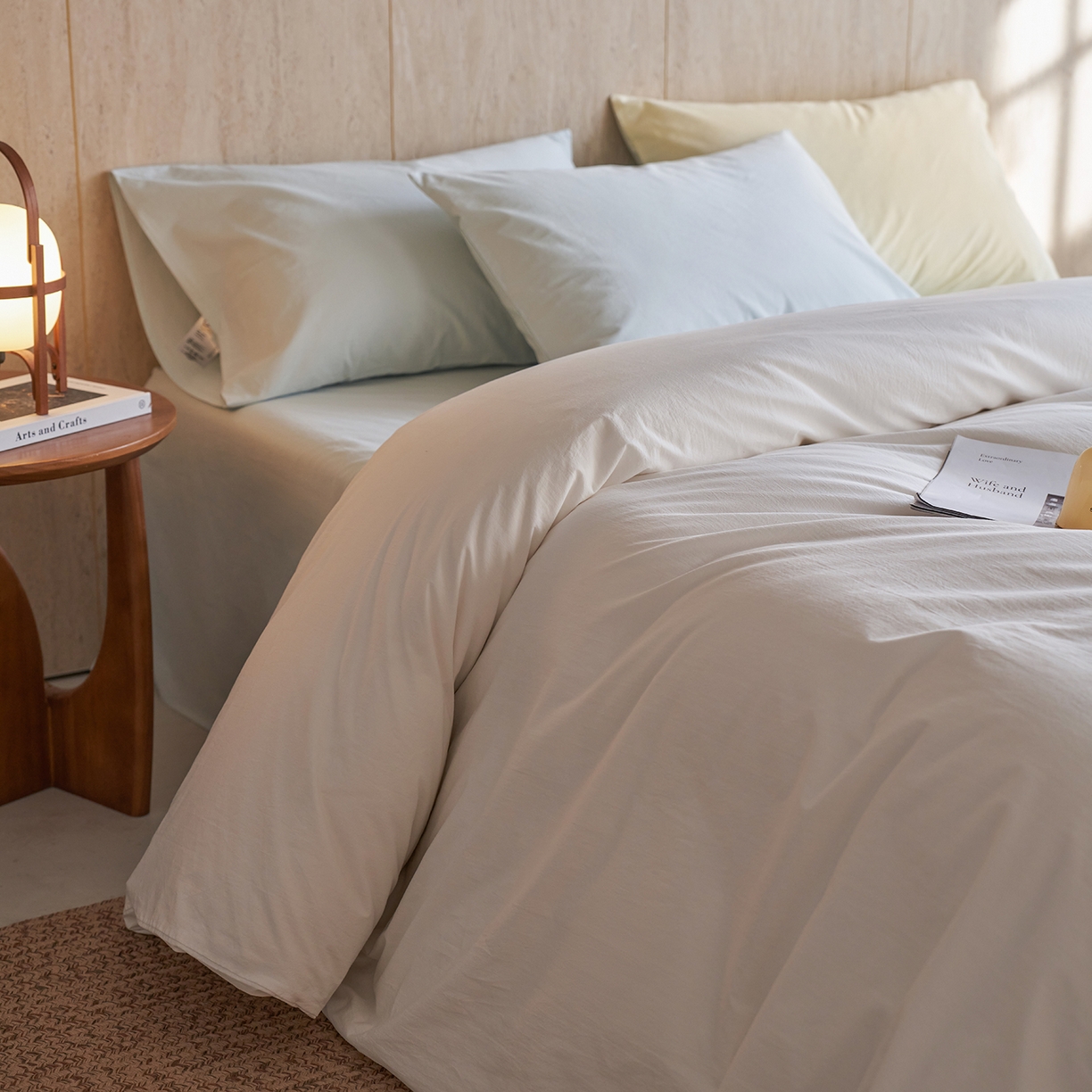 91家纺网 家纺一手货源 找家纺 轩和家居 2026新款全棉高支旧感砂洗长绒棉拼色四件套 浅云白+天空蓝