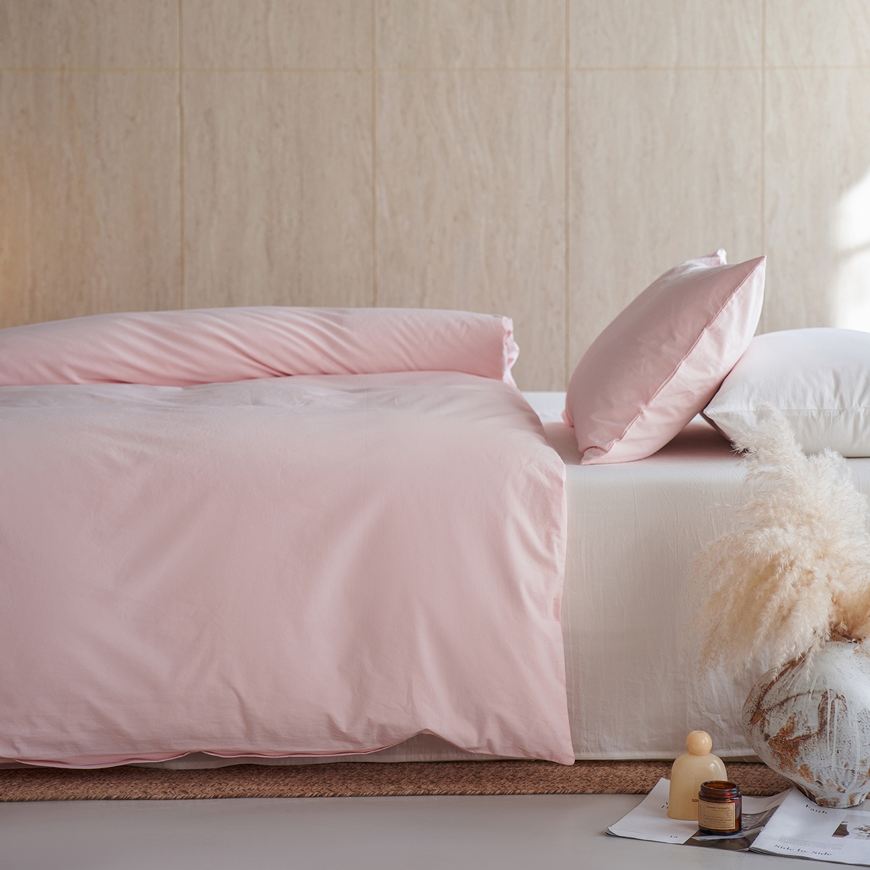 91家纺网 家纺一手货源 找家纺 轩和家居 2026新款全棉高支旧感砂洗长绒棉拼色四件套 薄樱粉+浅云白