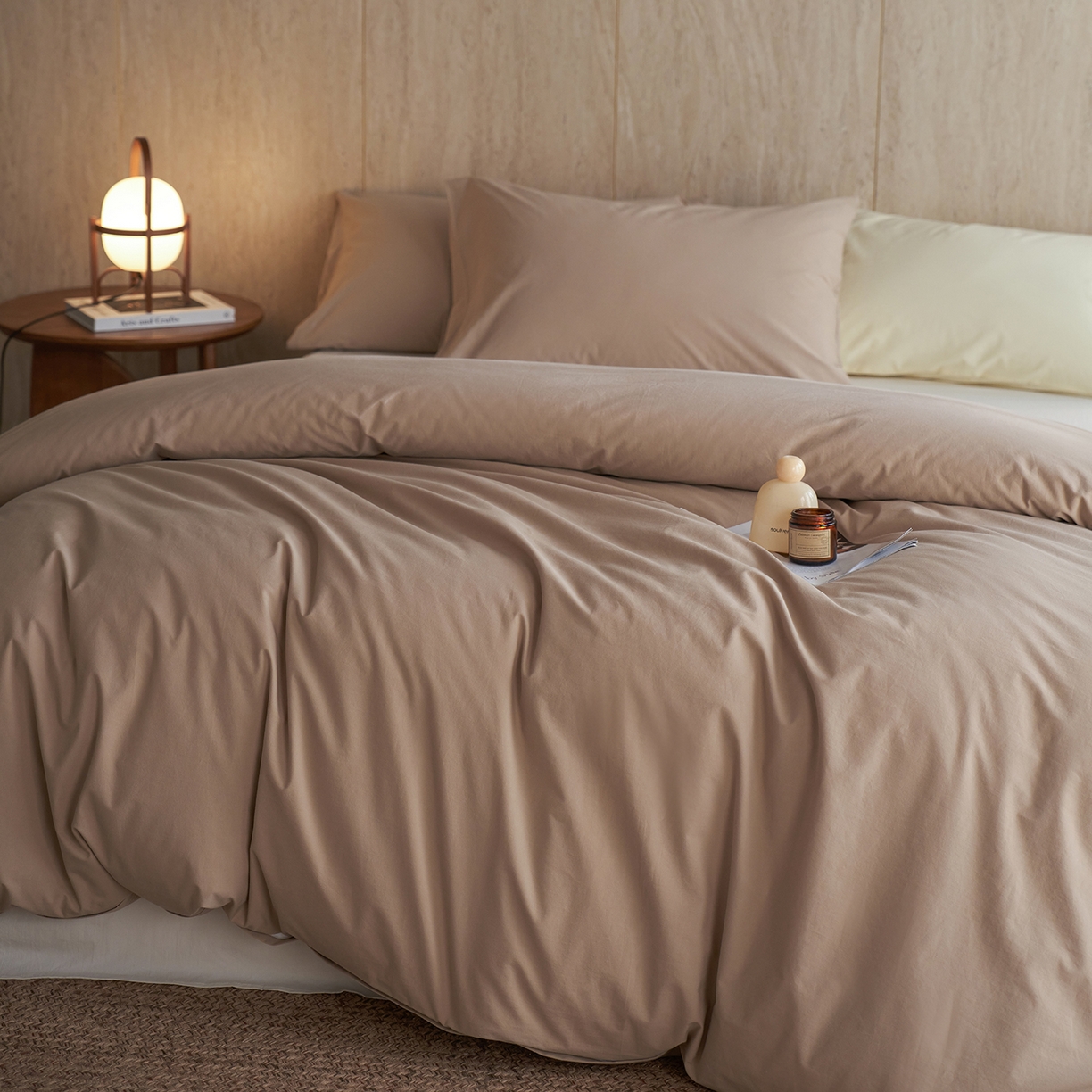 91家纺网 家纺一手货源 找家纺 轩和家居 2026新款全棉高支旧感砂洗长绒棉拼色四件套 秋麦色+浅云白