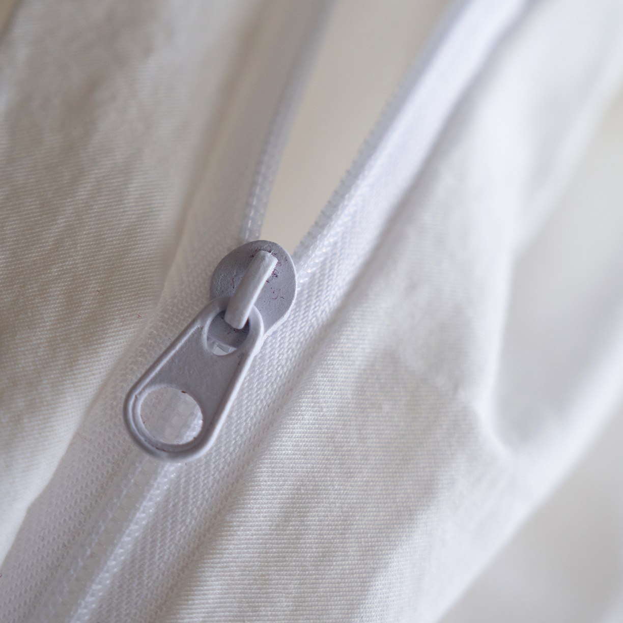 91家纺网 家纺一手货源 找家纺 轩和家居 2026新款全棉高支旧感砂洗长绒棉拼色四件套 薄樱粉+浅云白