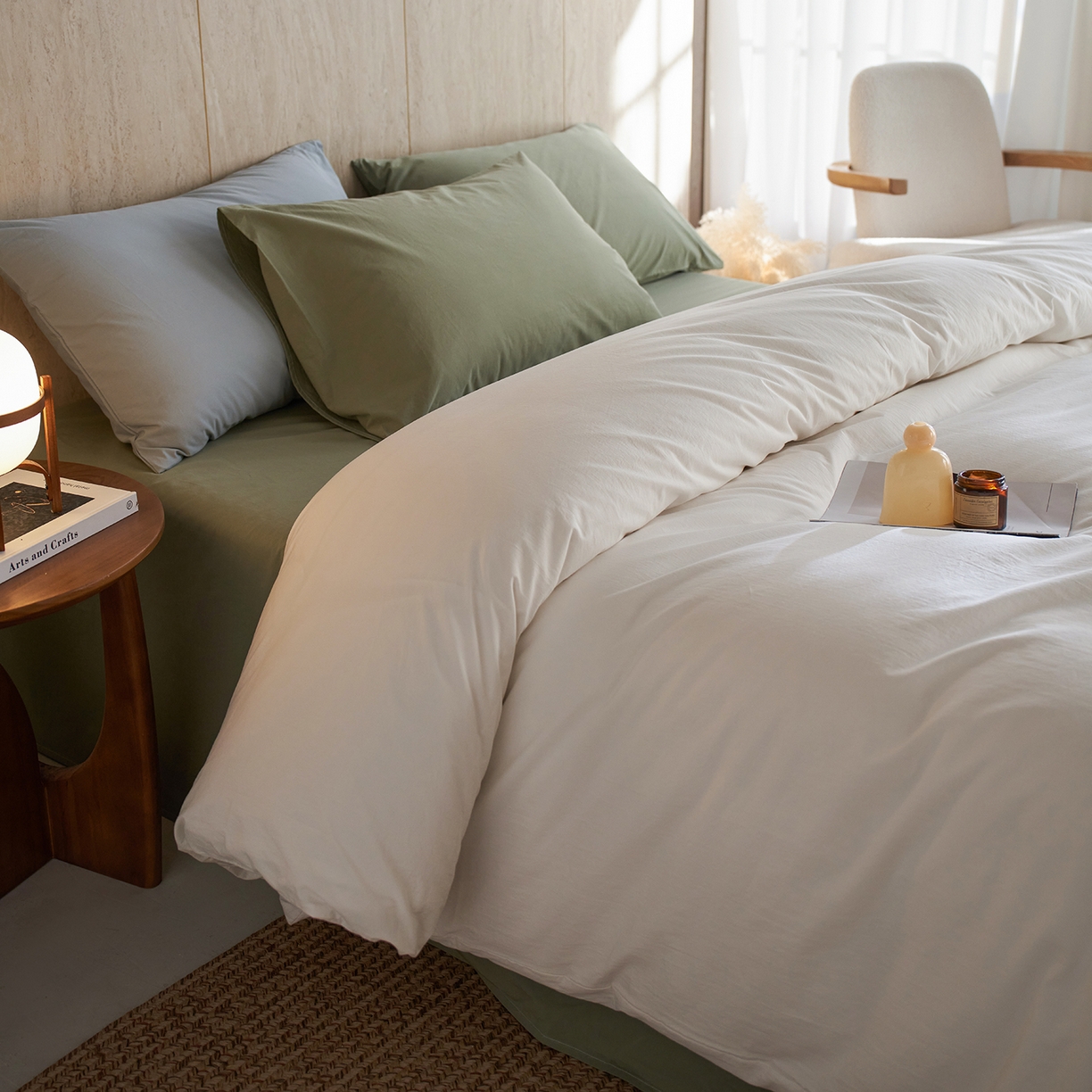 91家纺网 家纺一手货源 找家纺 轩和家居 2026新款全棉高支旧感砂洗长绒棉拼色四件套 浅云白+青绿色