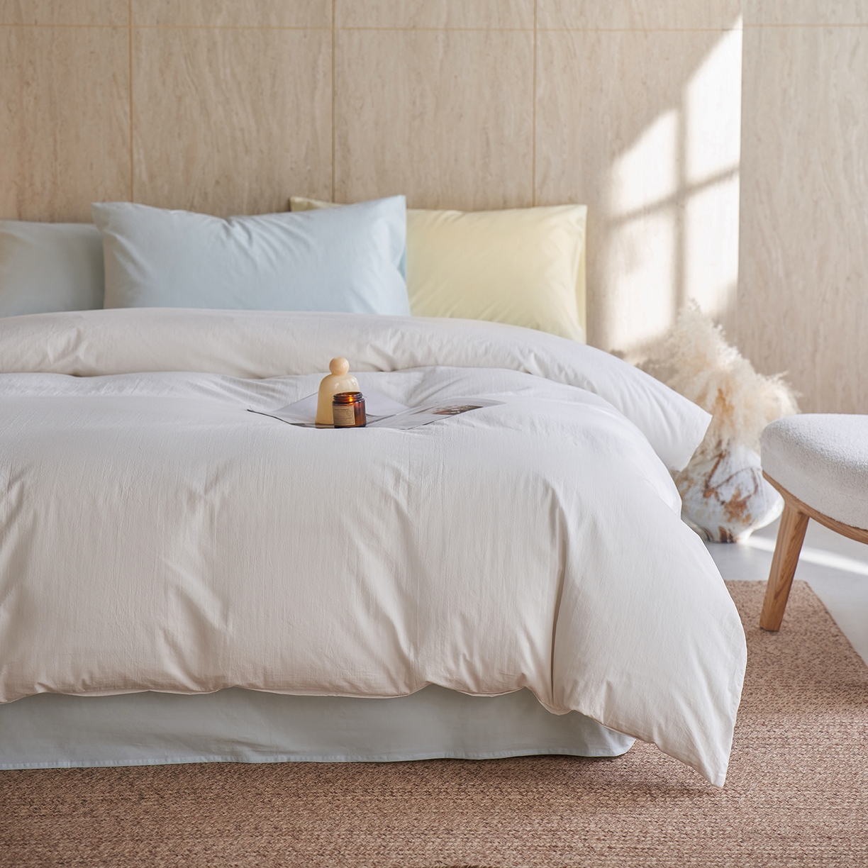 91家纺网 家纺一手货源 找家纺 轩和家居 2026新款全棉高支旧感砂洗长绒棉拼色四件套 浅云白+天空蓝