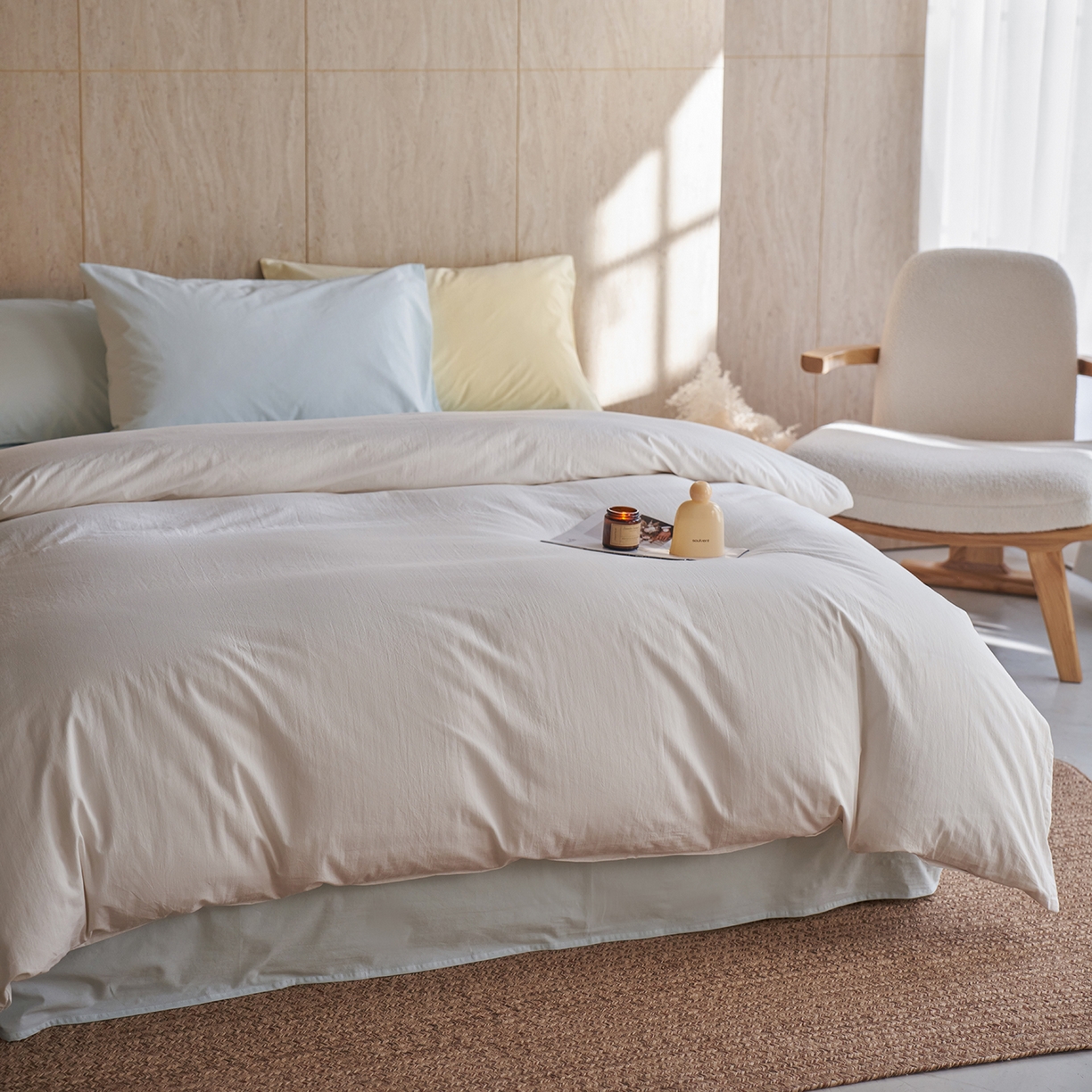 91家纺网 家纺一手货源 找家纺 轩和家居 2026新款全棉高支旧感砂洗长绒棉拼色四件套 浅云白+天空蓝