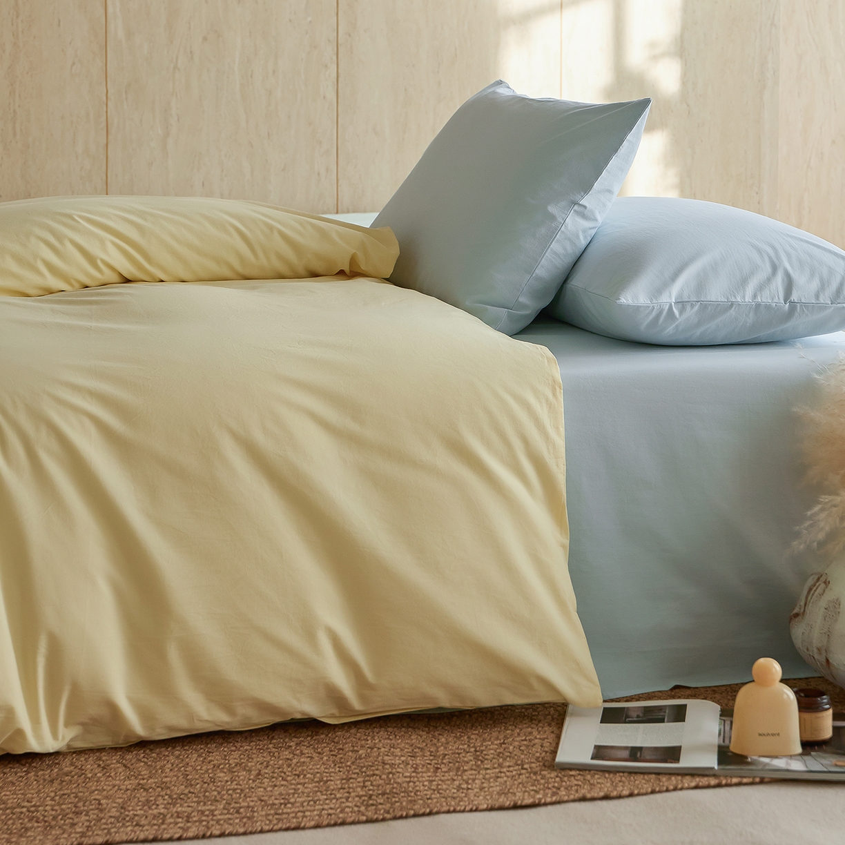 91家纺网 家纺一手货源 找家纺 轩和家居 2026新款全棉高支旧感砂洗长绒棉拼色四件套 淡黄色+天空蓝