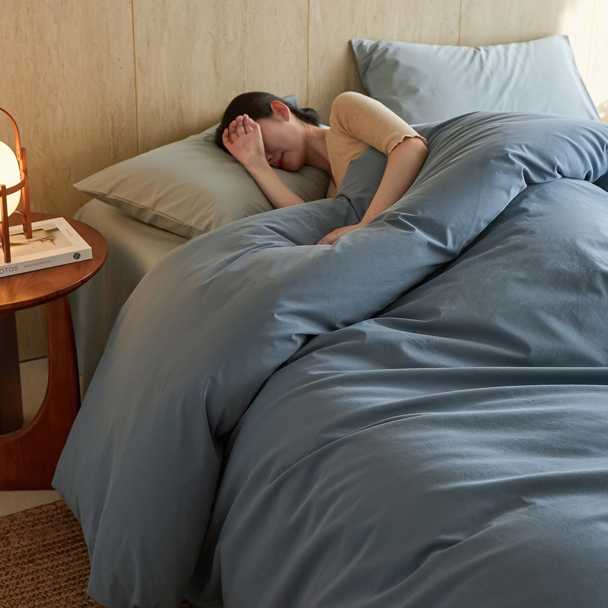 91家纺网 家纺一手货源 找家纺 轩和家居 2026新款全棉高支旧感砂洗长绒棉拼色四件套 霁兰色+松石绿