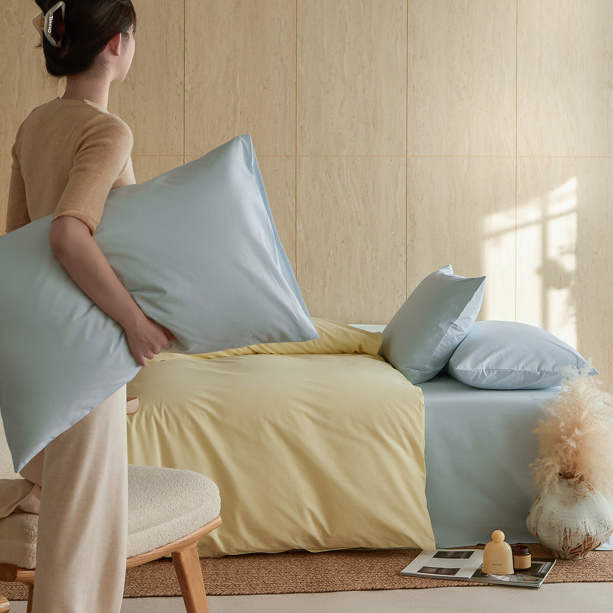 91家纺网 家纺一手货源 找家纺 轩和家居 2026新款全棉高支旧感砂洗长绒棉拼色四件套 淡黄色+天空蓝