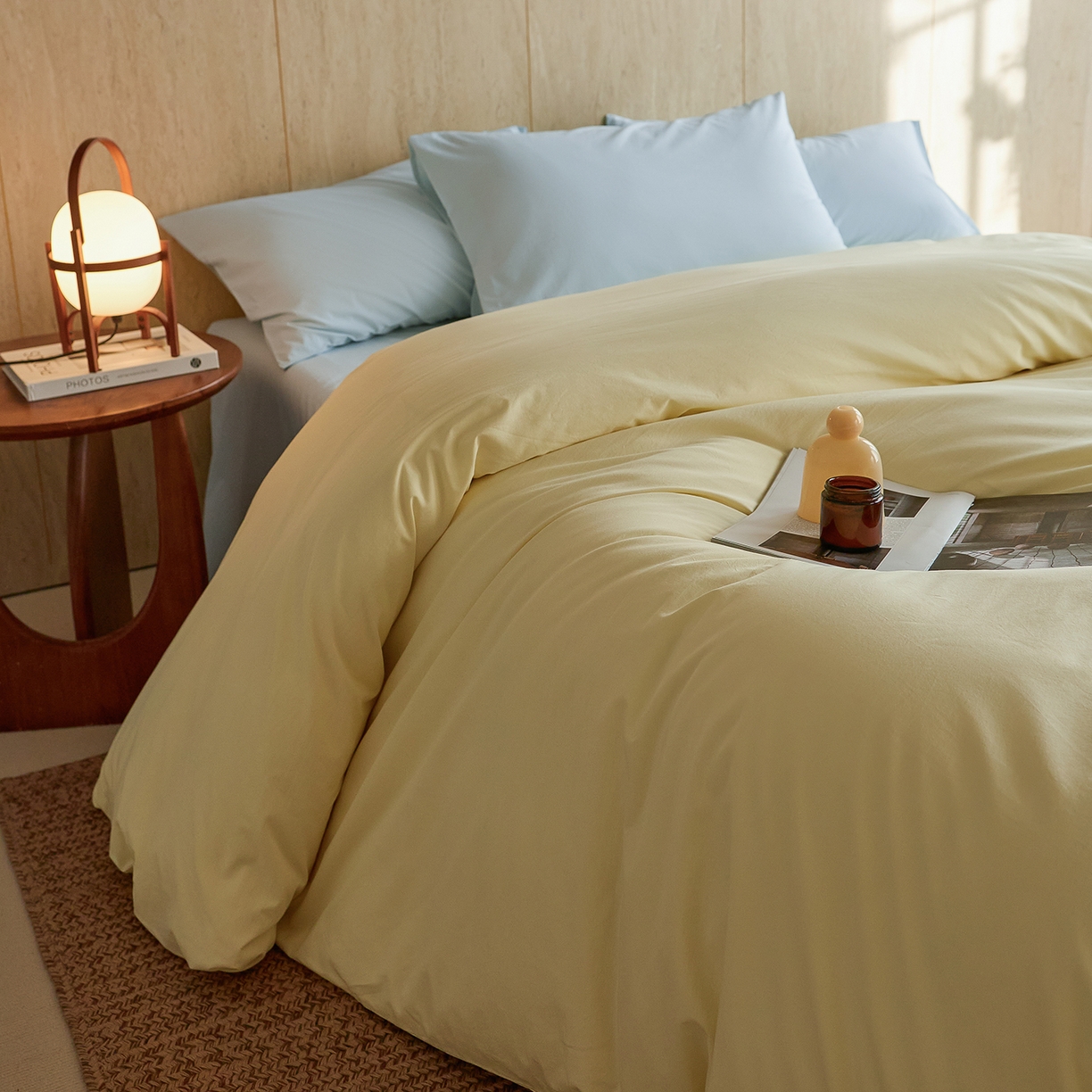 91家纺网 家纺一手货源 找家纺 轩和家居 2026新款全棉高支旧感砂洗长绒棉拼色四件套 淡黄色+天空蓝