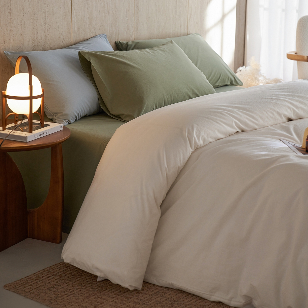 91家纺网 家纺一手货源 找家纺 轩和家居 2026新款全棉高支旧感砂洗长绒棉拼色四件套 浅云白+青绿色