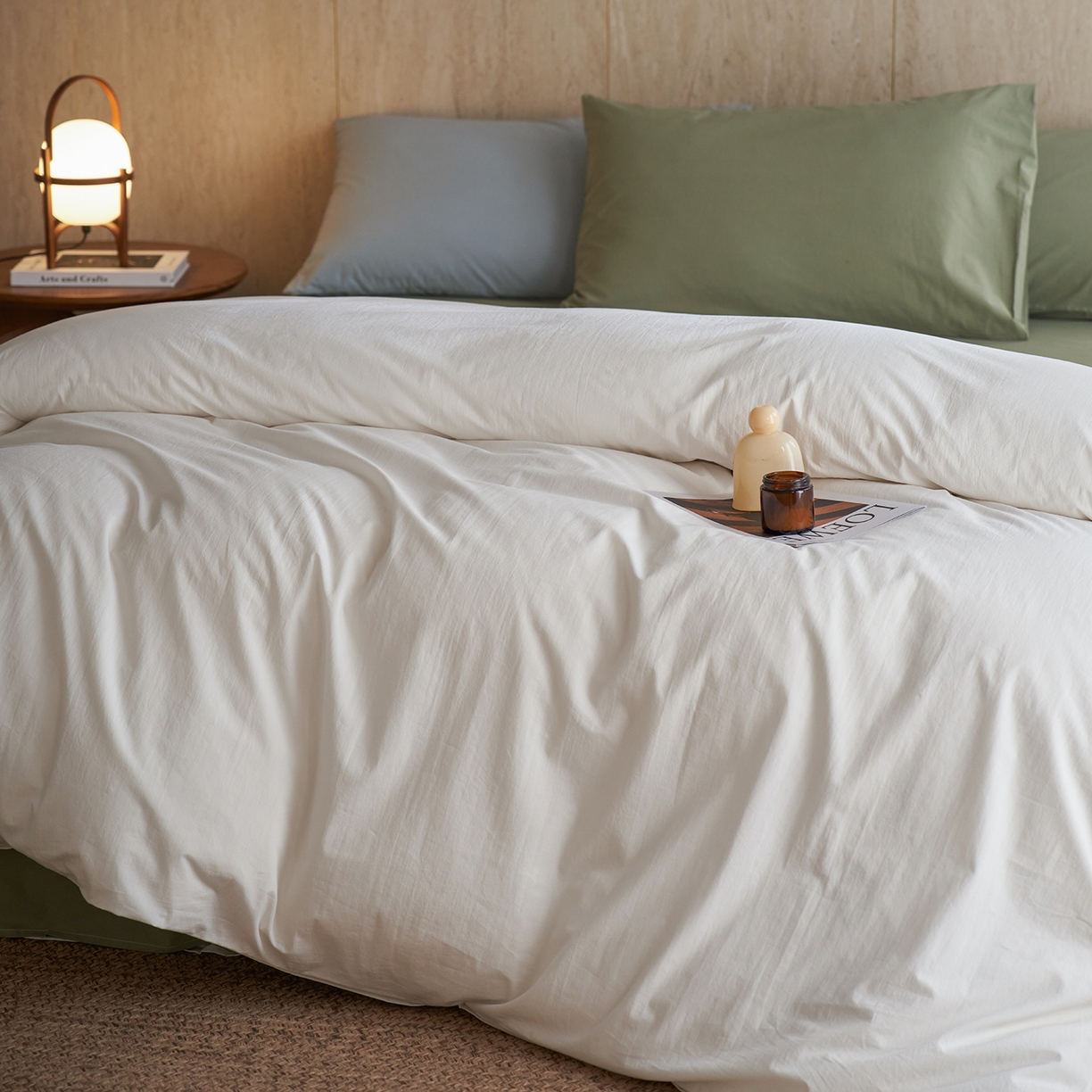 91家纺网 家纺一手货源 找家纺 轩和家居 2026新款全棉高支旧感砂洗长绒棉拼色四件套 浅云白+青绿色