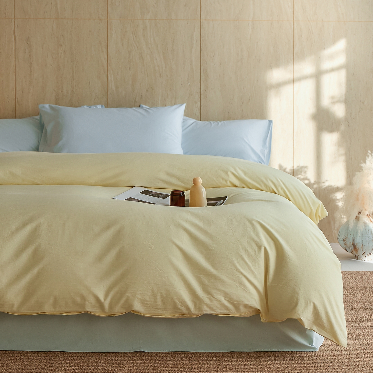 91家纺网 家纺一手货源 找家纺 轩和家居 2026新款全棉高支旧感砂洗长绒棉拼色四件套 淡黄色+天空蓝