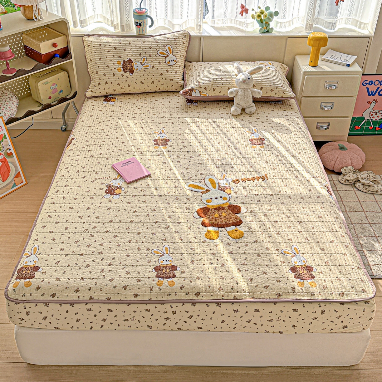 91家纺网 家纺一手货源 找家纺 富米莱单品馆 2026新款古法仿棉毛巾绣夹棉床盖床垫床褥床笠-四季款系列 嗨嗨兔