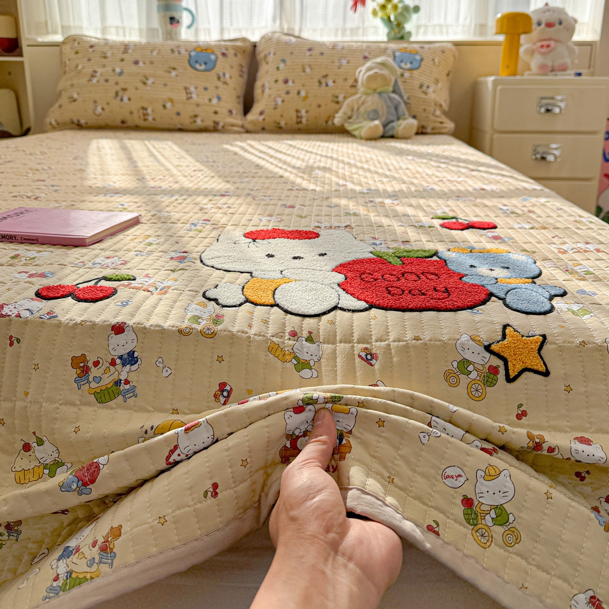 91家纺网 家纺一手货源 找家纺 富米莱单品馆 2026新款古法仿棉毛巾绣夹棉床盖床垫床褥床笠-四季款系列 梦幻乐园