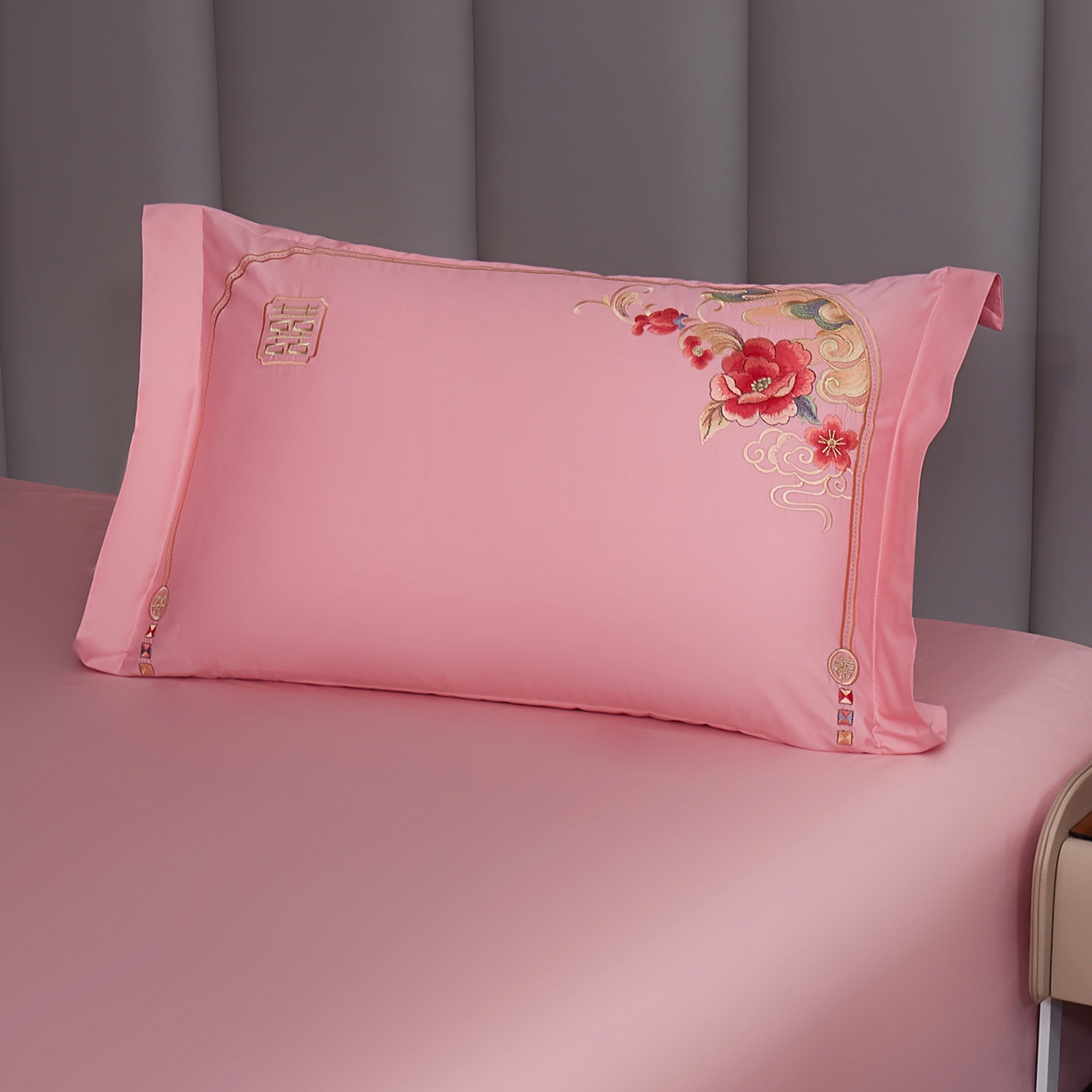 91家纺网 家纺一手货源 找家纺 浩情国际婚庆供货中心 2026新款100%全棉长绒棉纯棉婚庆四件套结婚刺绣六件套多件套长期供货 （提供买家秀） 盛世牡丹-粉玉