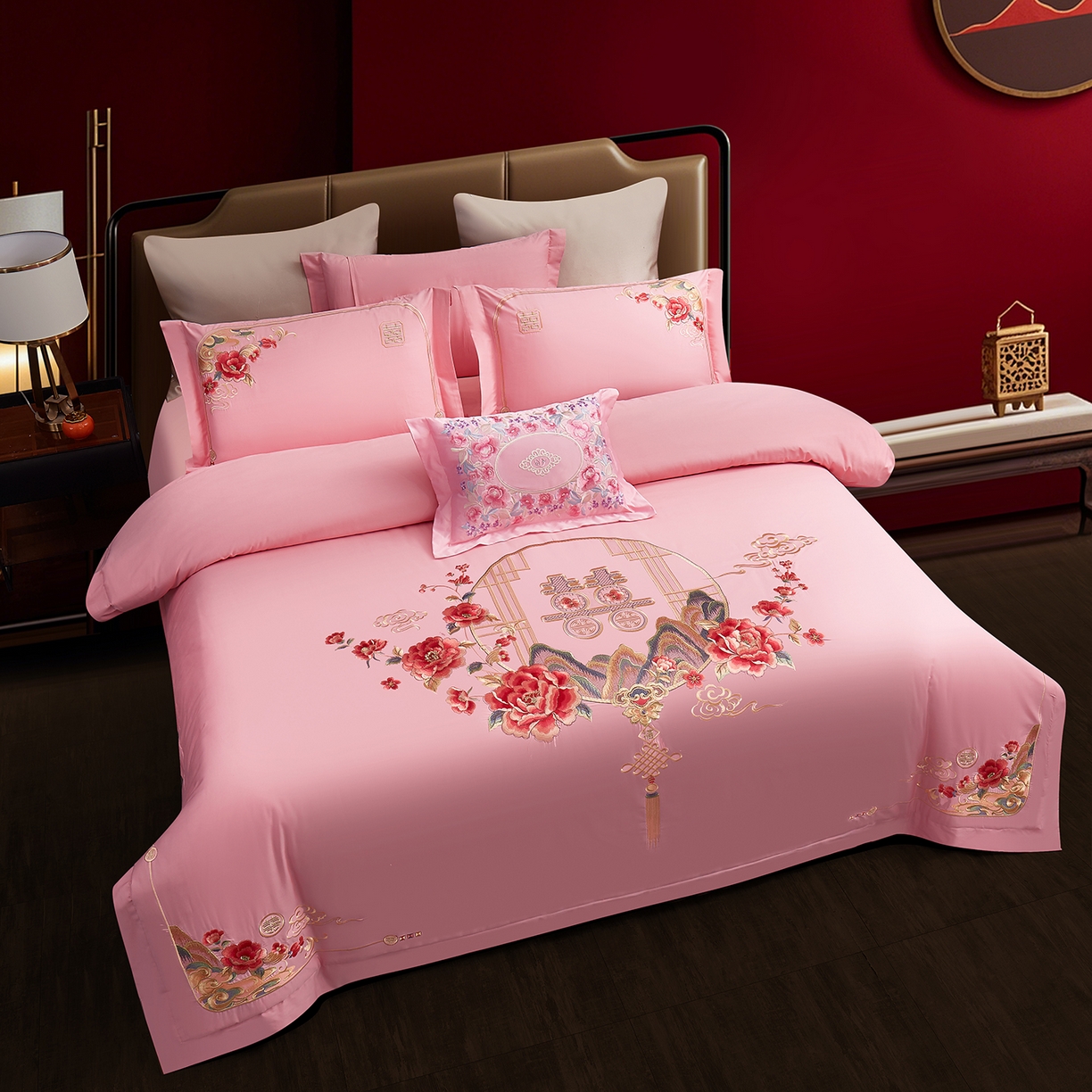 91家纺网 家纺一手货源 找家纺 浩情国际婚庆供货中心 2026新款100%全棉长绒棉纯棉婚庆四件套结婚刺绣六件套多件套长期供货 （提供买家秀） 盛世牡丹-粉玉