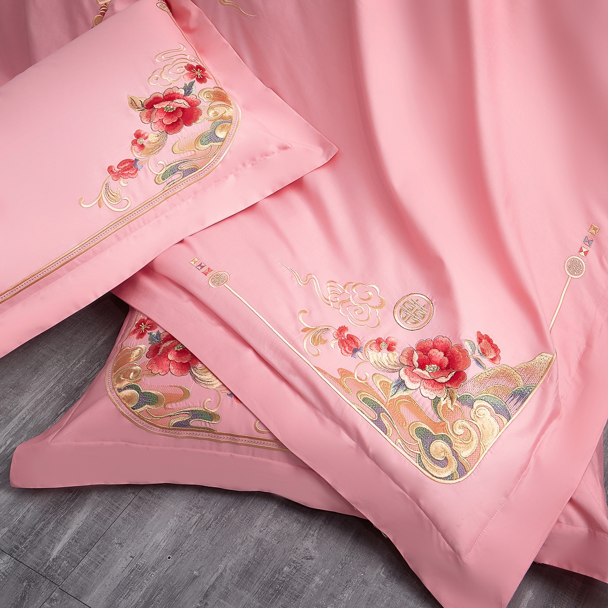 91家纺网 家纺一手货源 找家纺 浩情国际婚庆供货中心 2026新款100%全棉长绒棉纯棉婚庆四件套结婚刺绣六件套多件套长期供货 （提供买家秀） 盛世牡丹-粉玉