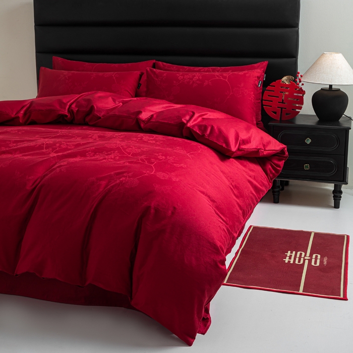 91家纺网 家纺一手货源 找家纺 卧趣家纺 2026新款全棉贡缎提花红色婚庆纯棉四件套 花戏蝶