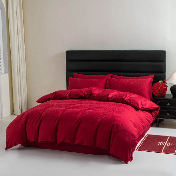 91家纺网 家纺一手货源 找家纺 卧趣家纺 2026新款全棉贡缎提花红色婚庆纯棉四件套 花戏蝶