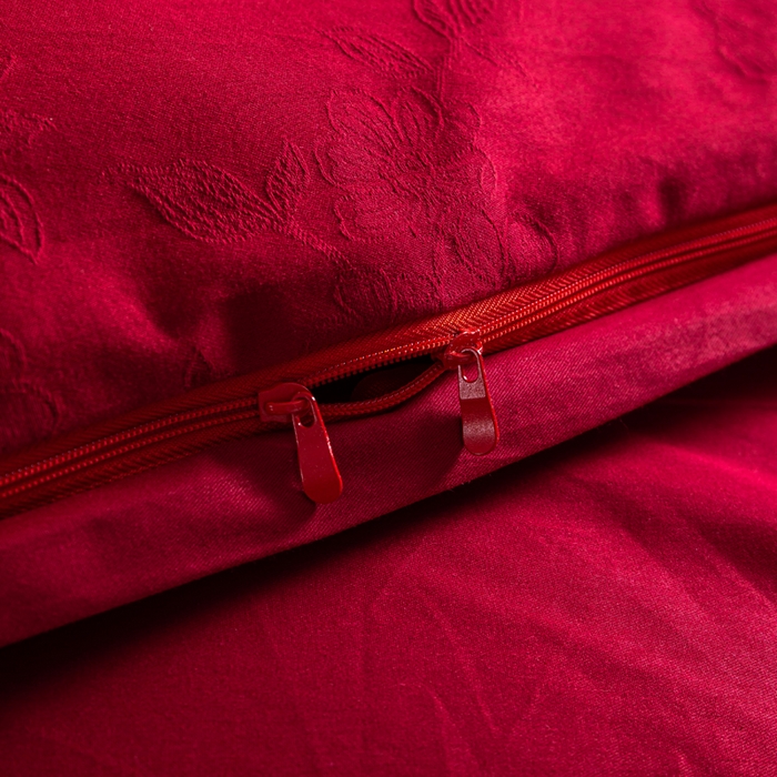 91家纺网 家纺一手货源 找家纺 卧趣家纺 2026新款全棉贡缎提花红色婚庆纯棉四件套 花戏蝶