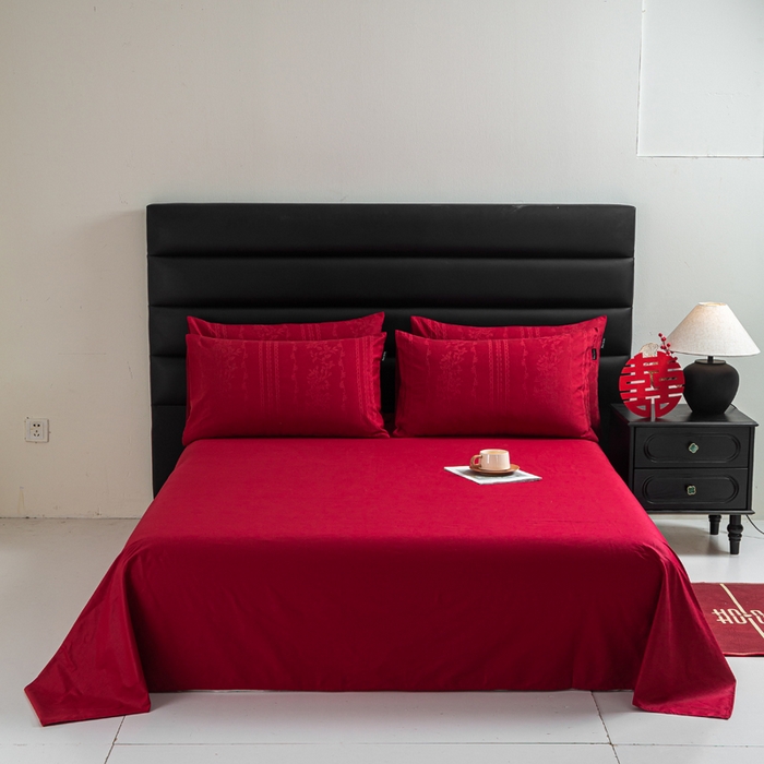 91家纺网 家纺一手货源 找家纺 卧趣家纺 2026新款全棉贡缎提花红色婚庆纯棉四件套 花漾甜心-红