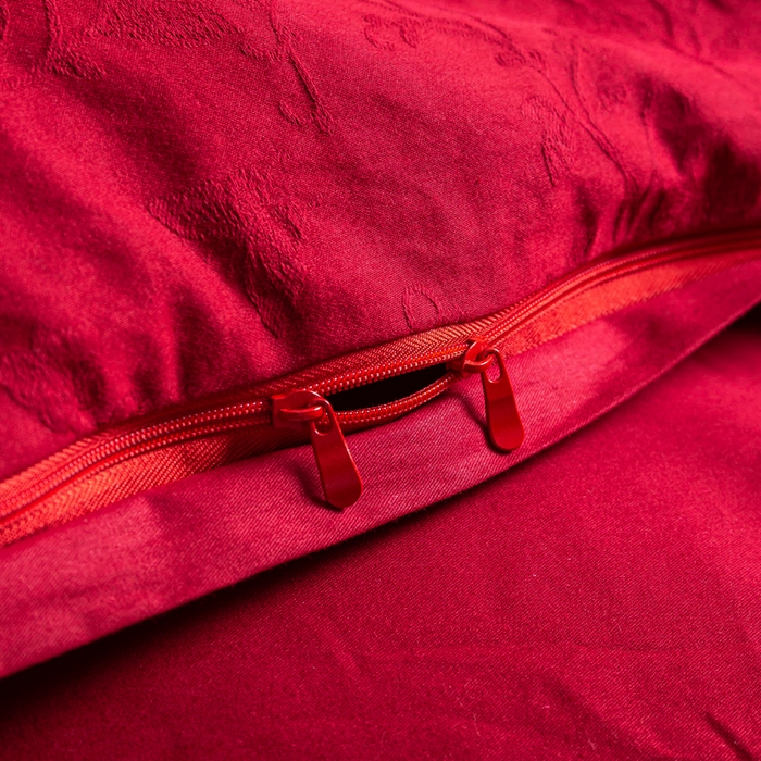 91家纺网 家纺一手货源 找家纺 卧趣家纺 2026新款全棉贡缎提花红色婚庆纯棉四件套 露柯