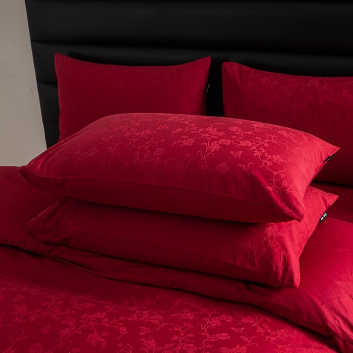 91家纺网 家纺一手货源 找家纺 卧趣家纺 2026新款全棉贡缎提花红色婚庆纯棉四件套 露柯