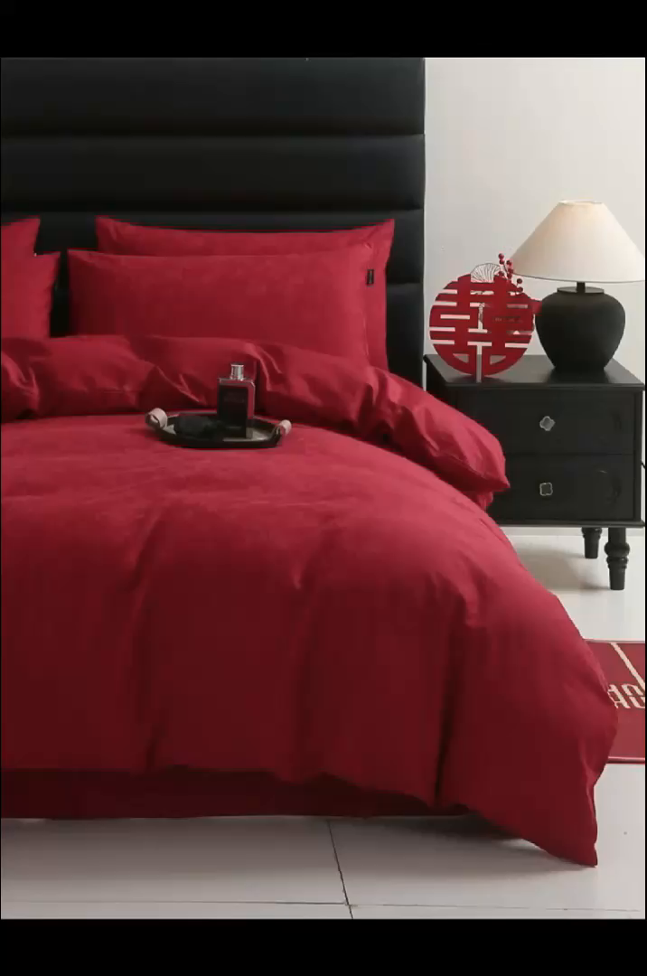 91家纺网 家纺一手货源 找家纺 卧趣家纺 2026新款全棉贡缎提花红色婚庆纯棉四件套 露柯