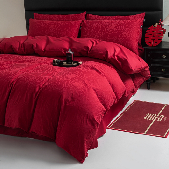 91家纺网 家纺一手货源 找家纺 卧趣家纺 2026新款全棉贡缎提花红色婚庆纯棉四件套 玫香