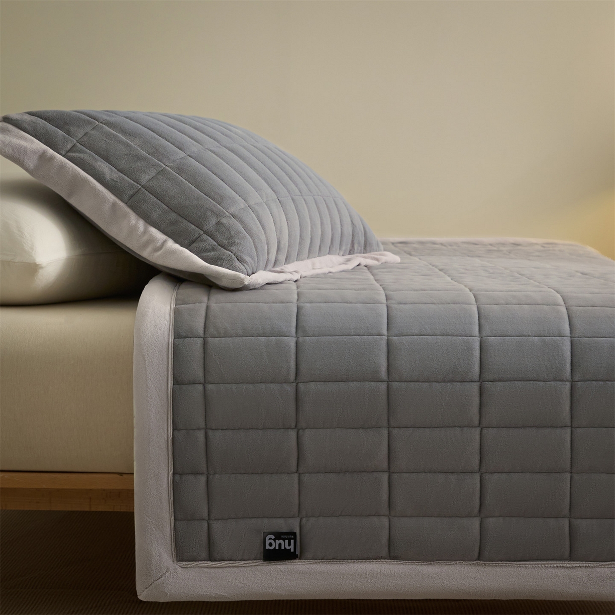 91家纺网 家纺一手货源 找家纺 （总）盛秋家纺 2026新款A类牛奶绒夹棉床盖