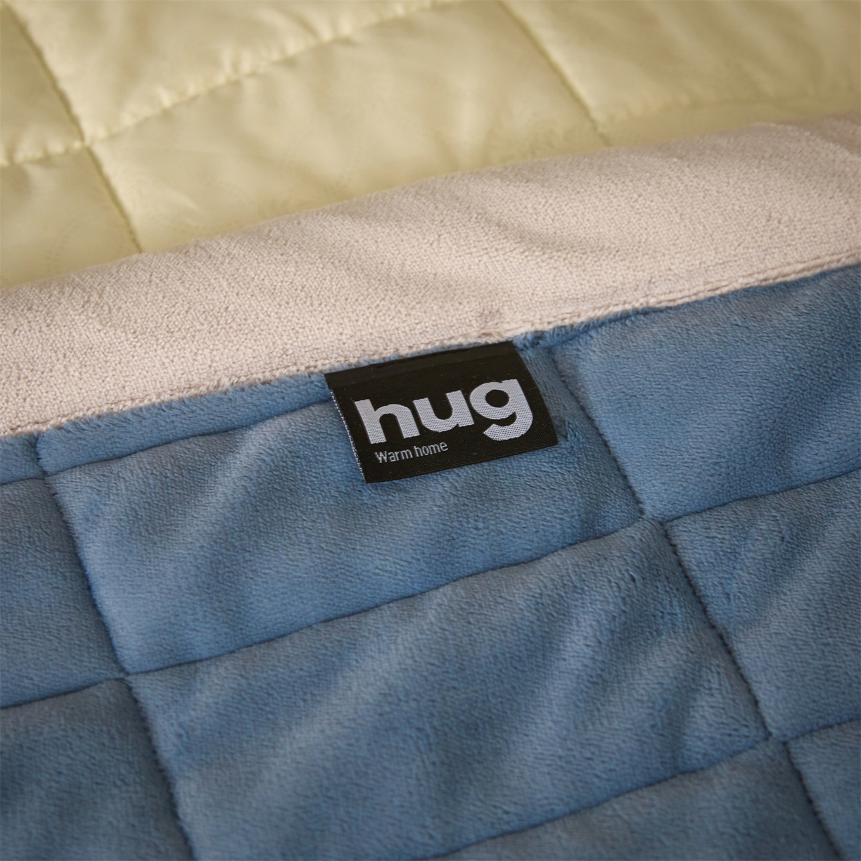 91家纺网 家纺一手货源 找家纺 盛秋家纺 2026新款A类牛奶绒夹棉床盖 宾利蓝+香草灰