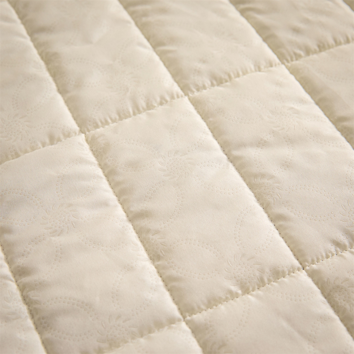 91家纺网 家纺一手货源 找家纺 盛秋家纺 2026新款A类牛奶绒夹棉床盖 宾利蓝+香草灰