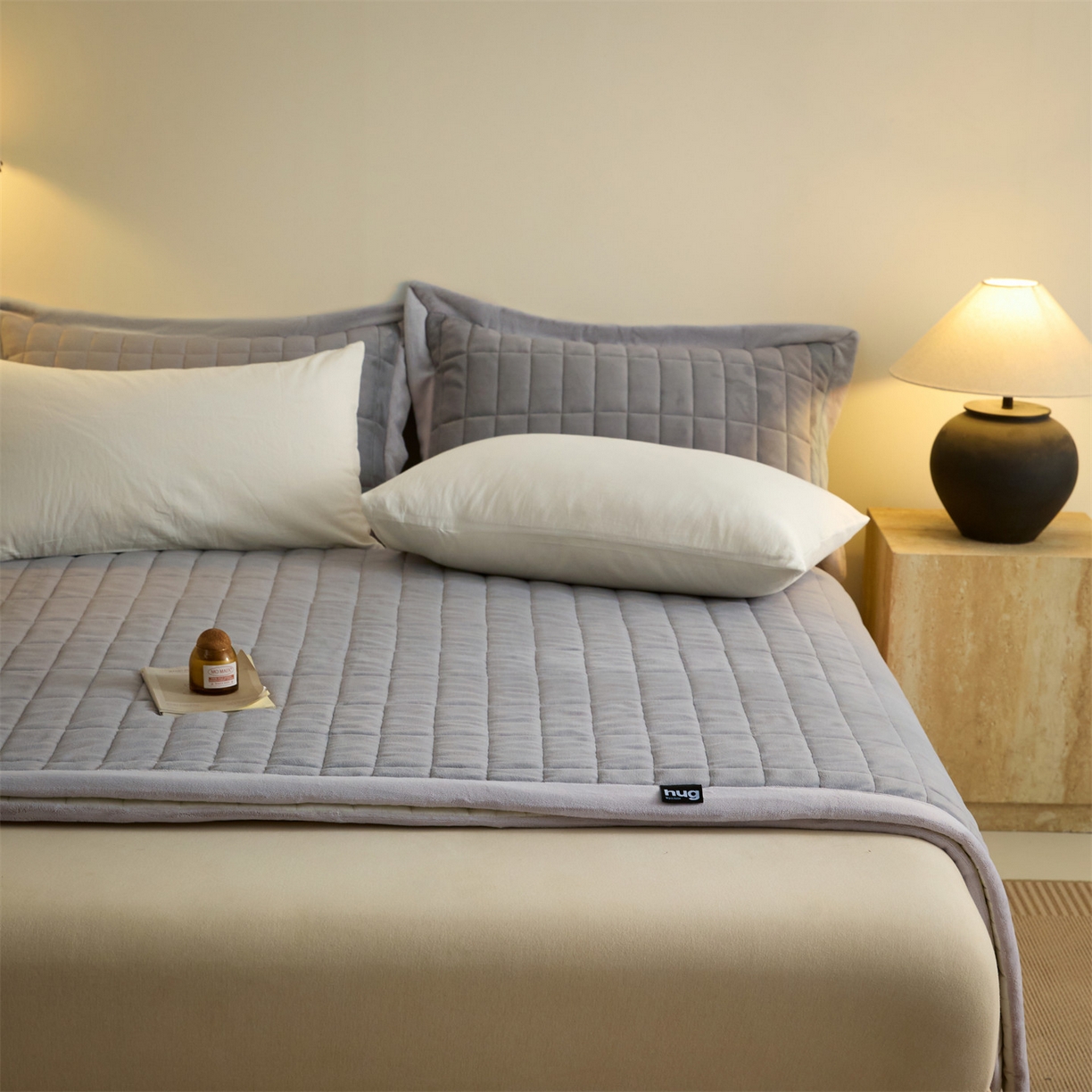 91家纺网 家纺一手货源 找家纺 盛秋家纺 2026新款A类牛奶绒夹棉床盖 经典灰+香草灰