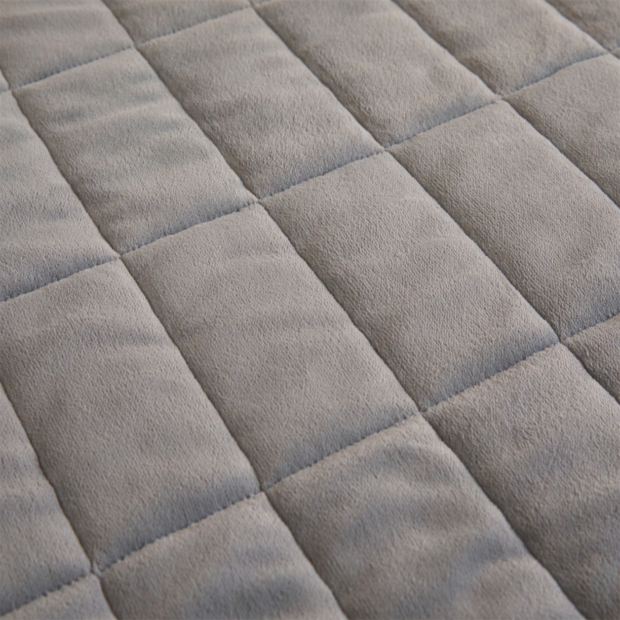 91家纺网 家纺一手货源 找家纺 盛秋家纺 2026新款A类牛奶绒夹棉床盖 经典灰+香草灰