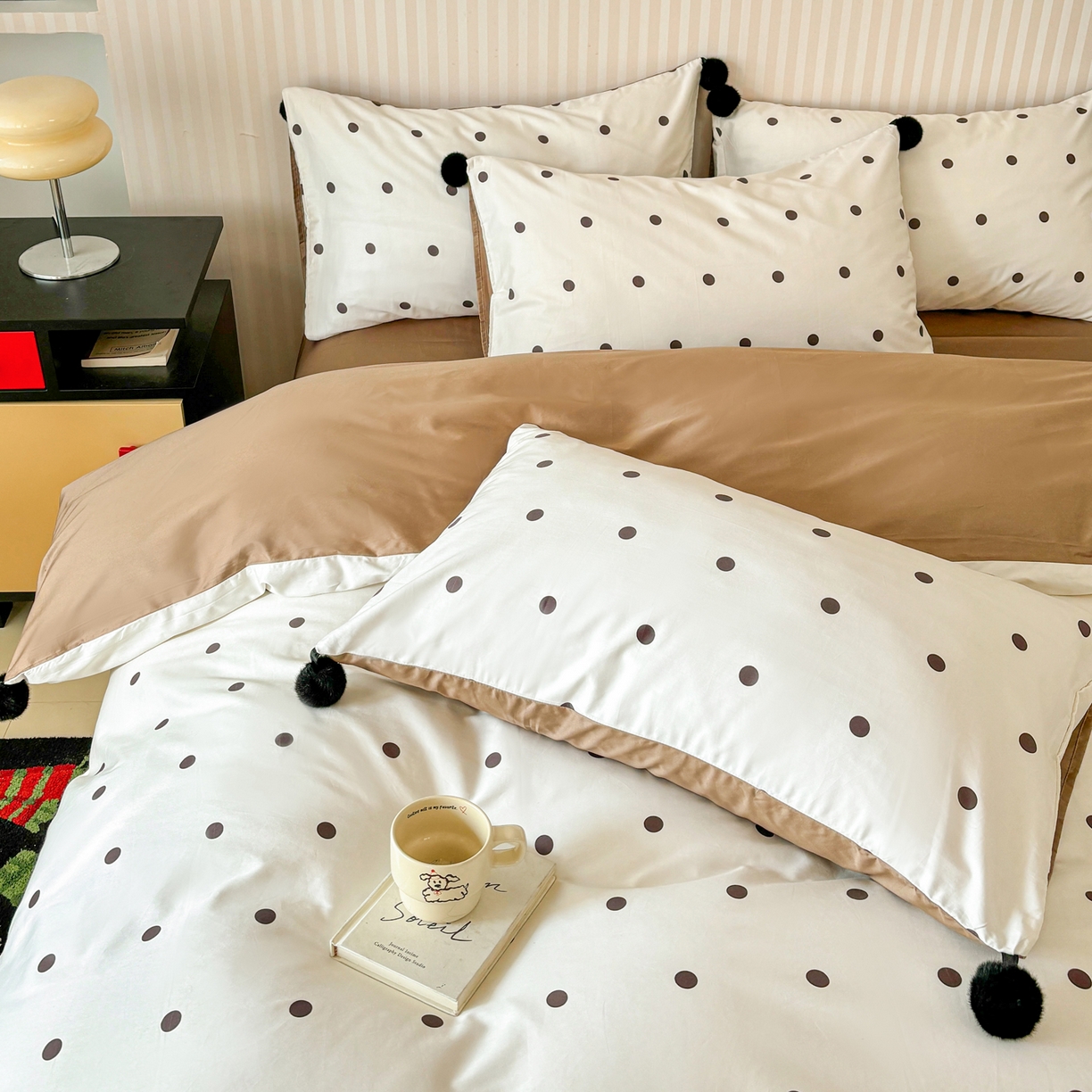 91家纺网 家纺一手货源 找家纺 雅居纺家纺 2026新款50长绒棉波点球球四件套 白咖球球