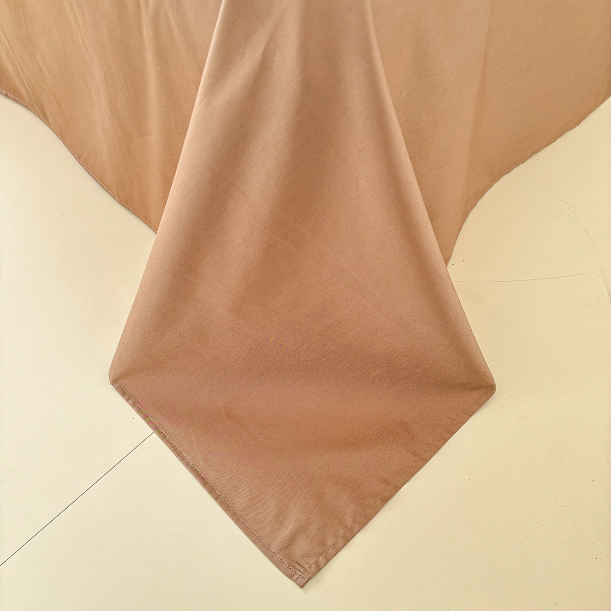 91家纺网 家纺一手货源 找家纺 雅居纺家纺 2026新款50长绒棉波点球球四件套 白咖球球