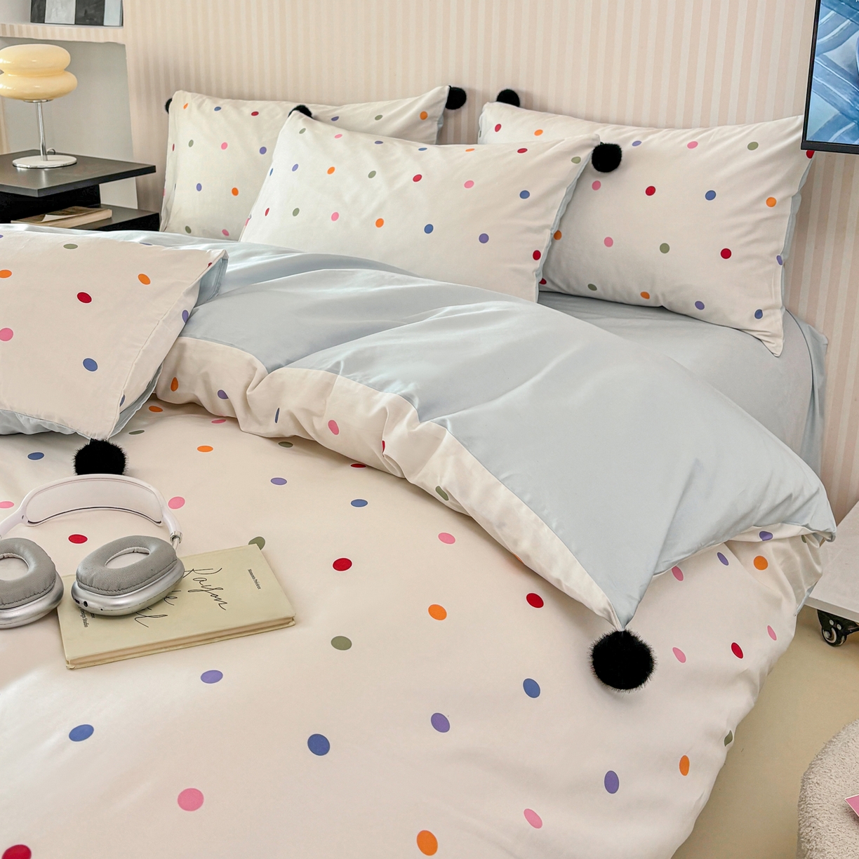 91家纺网 家纺一手货源 找家纺 雅居纺家纺 2026新款50长绒棉波点球球四件套 彩色球球